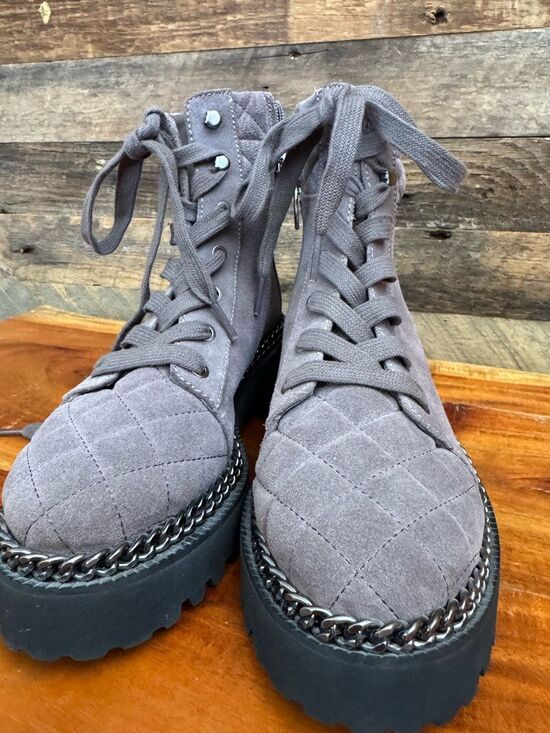 Vince Camuto Shoes - Vince Camuto Merindil Leather Suede Quilted Comb boots NWOT SZ 7